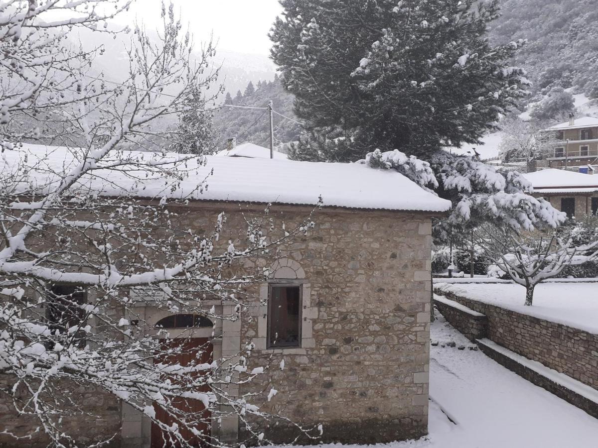 Family'S Houses Kalavryta Buitenkant foto