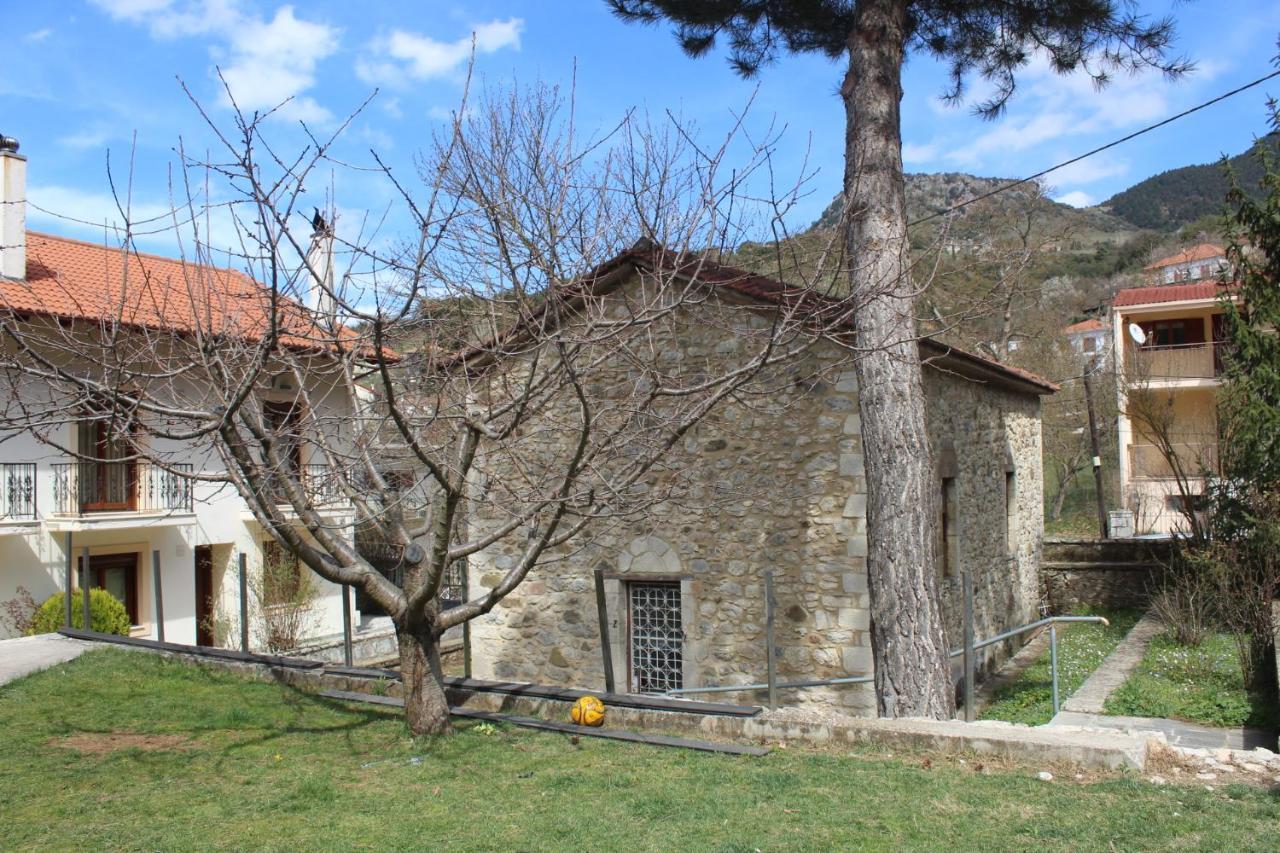 Family'S Houses Kalavryta Buitenkant foto