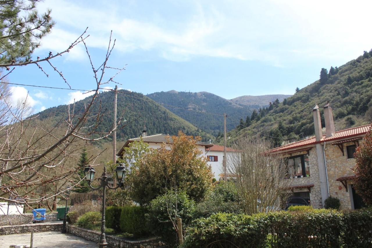Family'S Houses Kalavryta Buitenkant foto