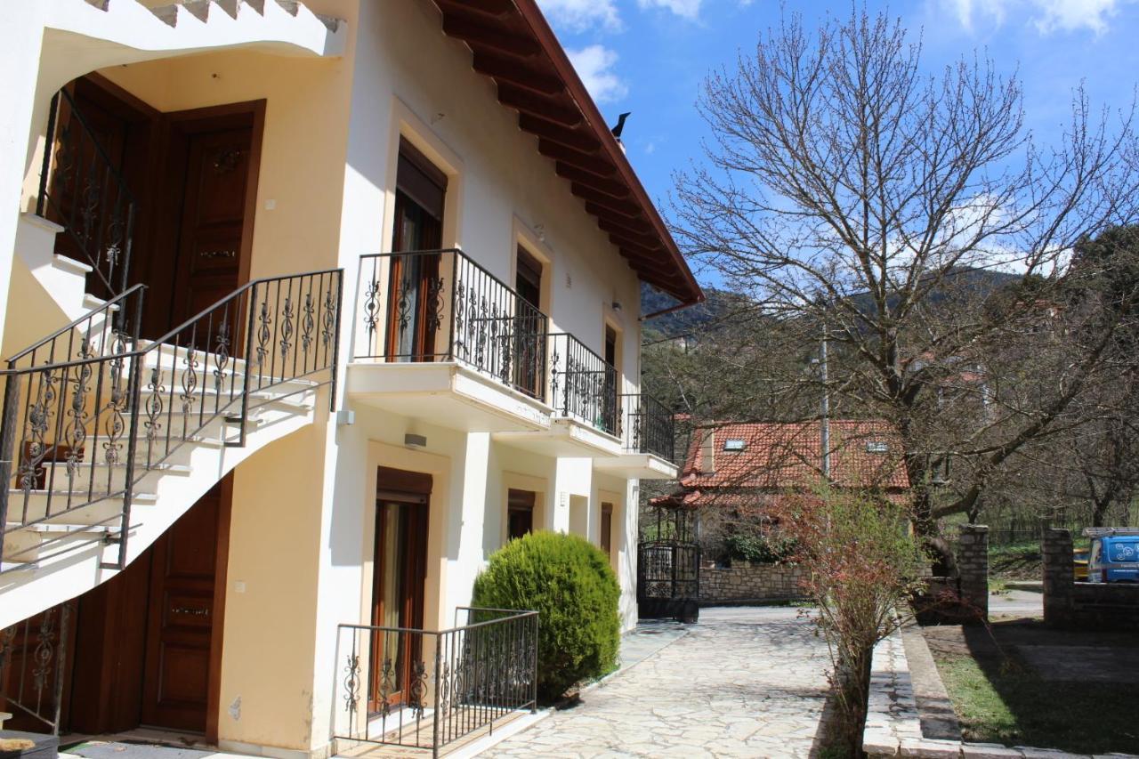 Family'S Houses Kalavryta Buitenkant foto