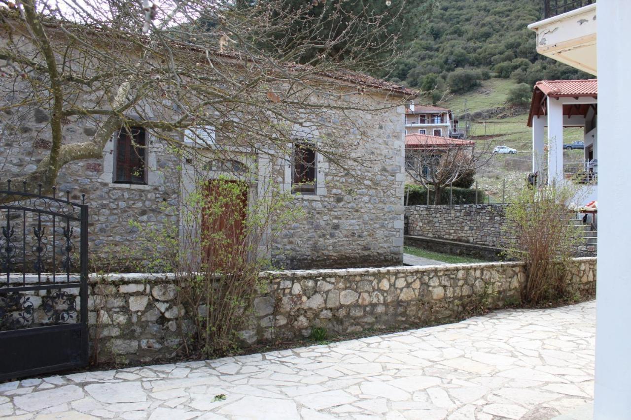 Family'S Houses Kalavryta Buitenkant foto